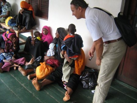 Türk doktorlar Tanzanya'ya beşinci sağlık seferine çıktı
