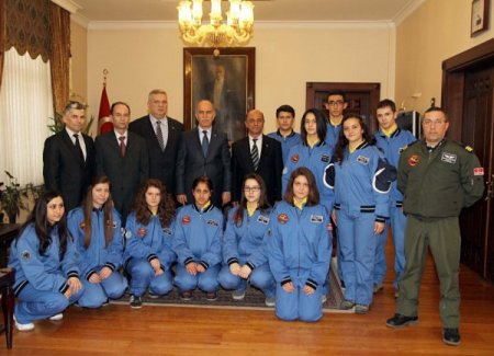 Türk Hava Kurumu Genç Kanatlar Topluluğu'ndan Vali Harput’a ziyaret