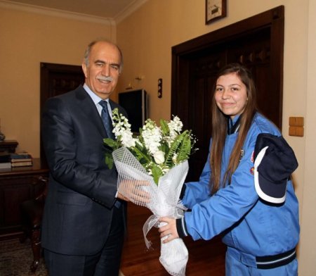 Türk Hava Kurumu Genç Kanatlar Topluluğu'ndan Vali Harput’a ziyaret