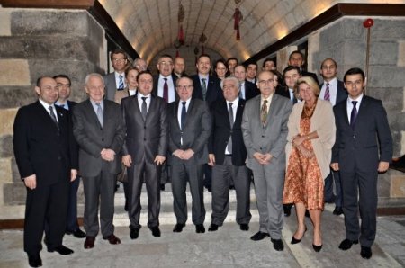 'Türk iş adamlarının Fransa'da rahat ticaret yapmalarını sağlayacağız'