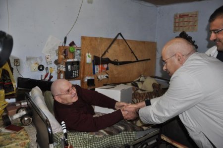 Türk işadamları kurban eti dağıttı