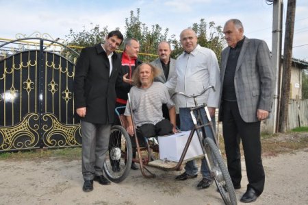 Türk işadamları kurban eti dağıttı