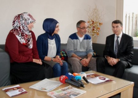 Türk kızı Hollanda’yı BM’de temsil etmek için SMS desteği bekliyor
