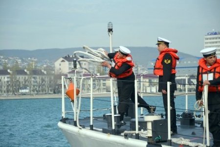 Türk komutanlar Rusya’da tuz ve ekmekle karşılandı