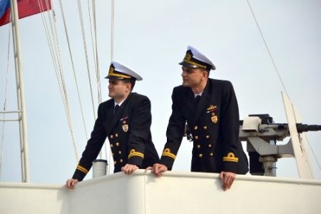 Türk komutanlar Rusya’da tuz ve ekmekle karşılandı