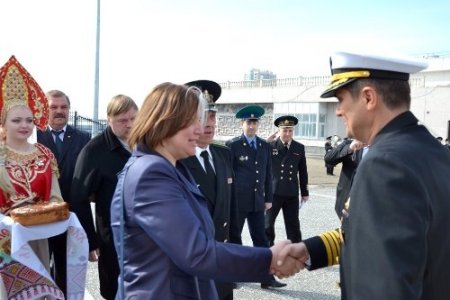 Türk komutanlar Rusya’da tuz ve ekmekle karşılandı