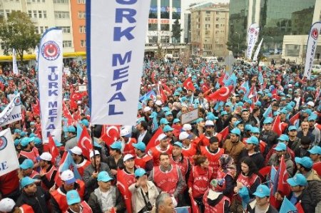 Türk Metal Sendikası Gebze mitingine binlerce işçi katıldı