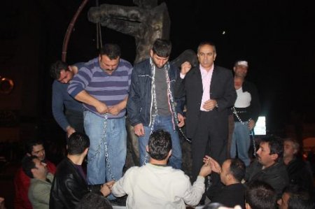 Türk Metal Sendikası Üyelerinden Zincirli Eylem