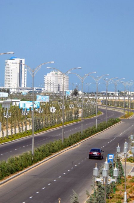 Türk müteahhitleri Türkmenistan'da yeni rekora koşuyor