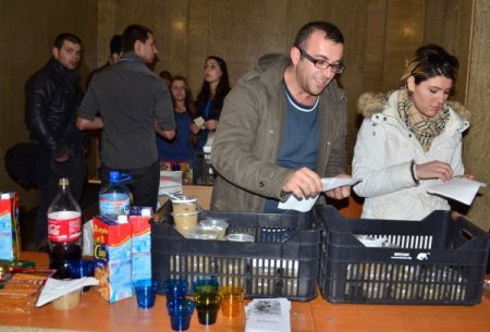 Türk öğrenciler, Sofya Üniversitesi'nde aşure dağıttı