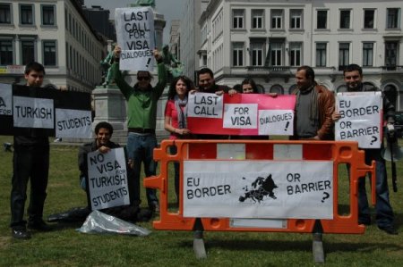 Türk Öğrencilerden Vize Protestosu