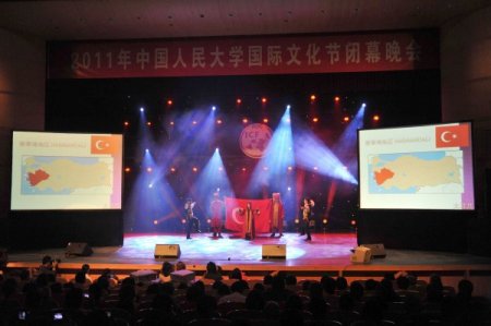 Türk Öğrencilerin Çin’deki Kolbastı Şovu Büyük Beğeni Topladı