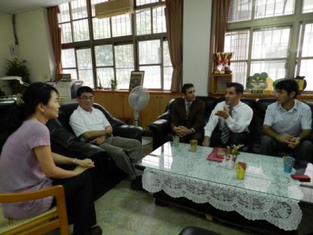 Türk Okulu'dan Van’a 'Geçmiş Olsun' Mektubunu Gönderen Okula Teşekkür Ziyareti