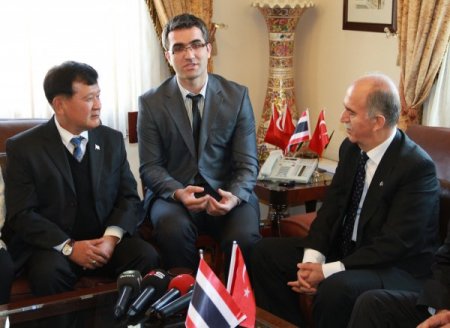 Türk okulundan memnun kalan Taylandlılar yenileri için Bursa’da