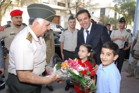 Türk okulunu ziyaret eden Genelkurmay Başkanı Özel’e öğrencilerden büyük ilgi