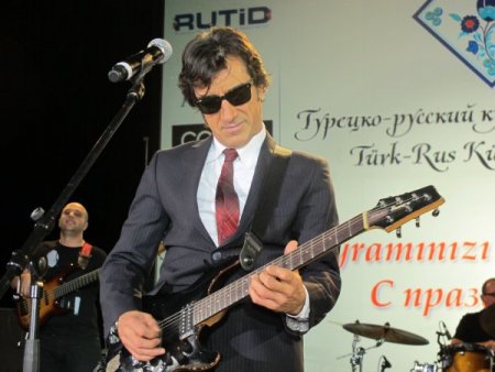 Türk-Rus Kültür Merkezi’nin organize ettiği programında 'Ayna' coşturdu