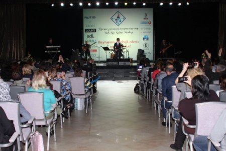 Türk-Rus Kültür Merkezi’nin organize ettiği programında 'Ayna' coşturdu