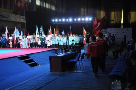 Türk tekvandocular ilk günde 4 madalya kazandı