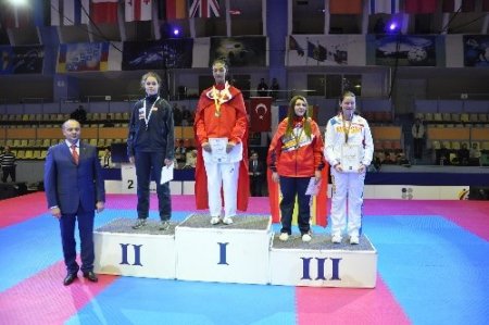 Türk tekvandocular ilk günde 4 madalya kazandı