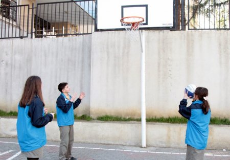 Türk Telekom’dan öğrencilere burs ve spor gereçleri desteği