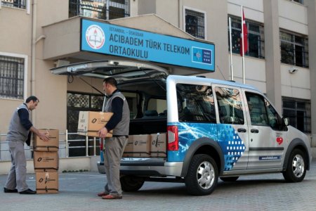 Türk Telekom’dan öğrencilere burs ve spor gereçleri desteği