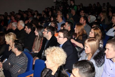 Türk tiyatrocular “Karmakarışık”la Moskova’yı güldürdü