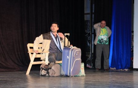 Türk tiyatrocular “Karmakarışık”la Moskova’yı güldürdü