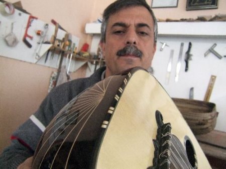 Türk Ustanın Yaptığı Udlar Ortadoğu'da Büyük İlgi Görüyor