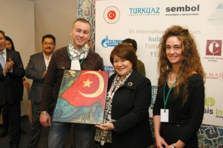 Türk Ve Kazak Sanatçılardan Örnek Davranış: Ortak Serginin Geliri Van'a