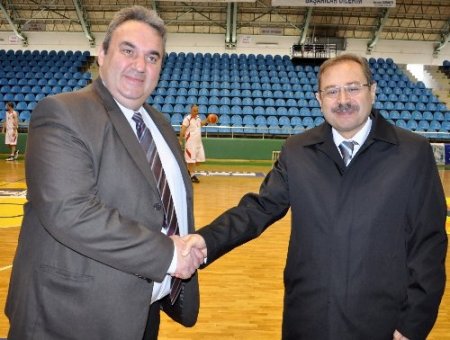 Türk ve Yunan polisi dostluk maçı yaptı