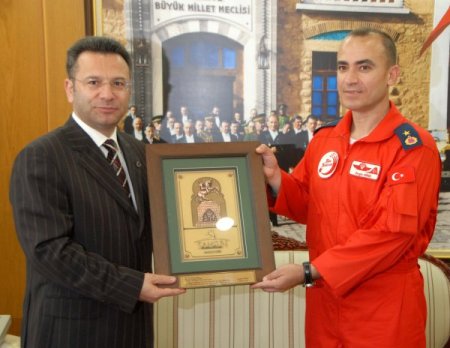 Türk Yıldızı Pilotlar: Milli Bayramlarda Daha Coşkuyla Uçuyoruz