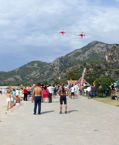 Türk Yıldızları Ölüdeniz Semalarında Gösteri Yaptı