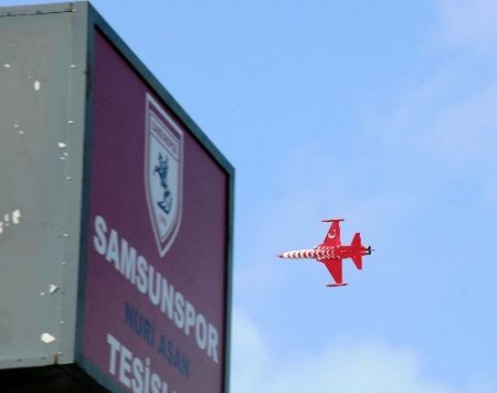 Türk Yıldızları'nın gösterisi ilgiyle izlendi
