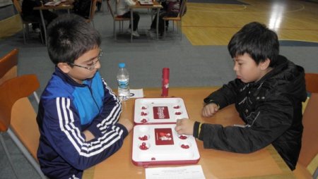 Türk zeka ve strateji oyunu Mangala turnuvasına büyük ilgi