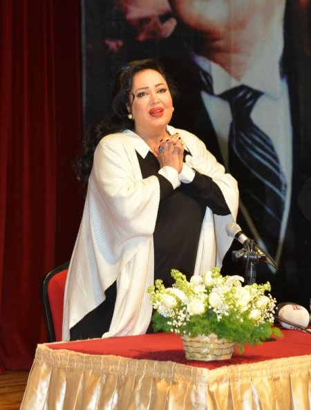 Türkan Şoray'a İzmir'de büyük ilgi