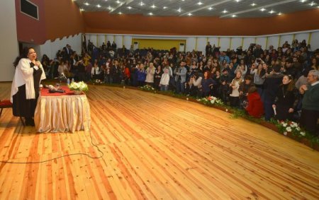 Türkan Şoray'a İzmir'de büyük ilgi