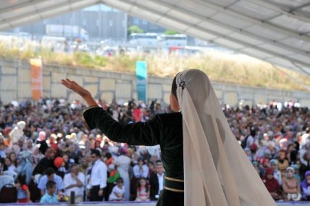 Türkçe Olimpiyatları Kültür Şöleni’nin İlk Günü Sona Erdi
