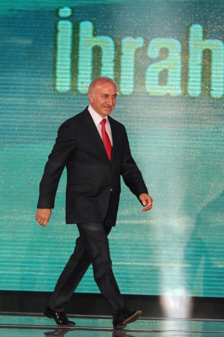 Türkçe Olimpiyatları Şarkı Finalinde Sanatçı Akını Yaşandı