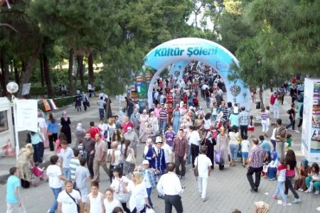 Türkçe Olimpiyatları’na ikinci gününde de yoğun ilgi