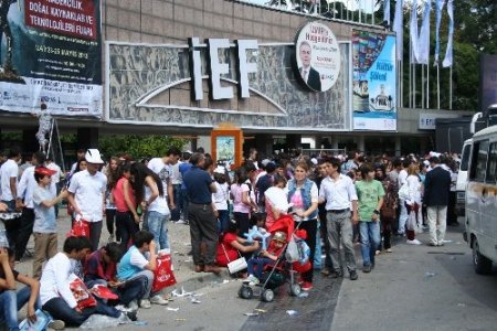Türkçe Olimpiyatları'na katılan öğrencilere 'star' ilgisi