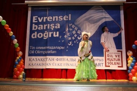 Türkçe olimpiyatlarında sahne Kazakistan’ın