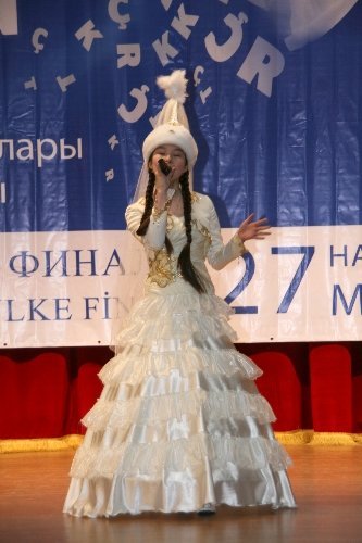 Türkçe olimpiyatlarında sahne Kazakistan’ın