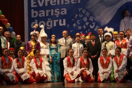 Türkçe olimpiyatlarında sahne Kazakistan’ın
