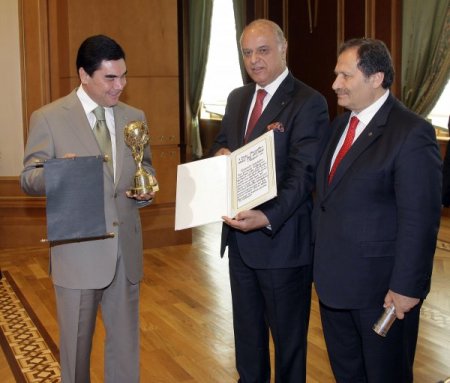 Türkçe Olimpiyatları’ndan Berdimuhamedov’a Ödül