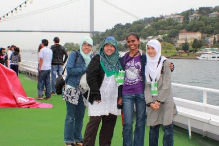 Türkçe Sevdalılarının Boğaz Keyfi Renkli Görüntülere Sahne Oldu