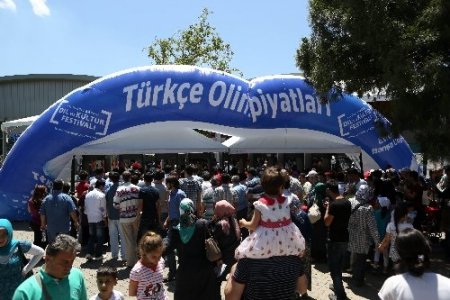 Türkçe Şöleni için birçok ilden insanlar İzmir'e akın etti