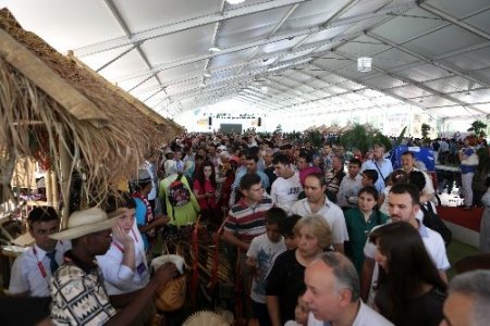 Türkçe Şöleni için birçok ilden insanlar İzmir'e akın etti