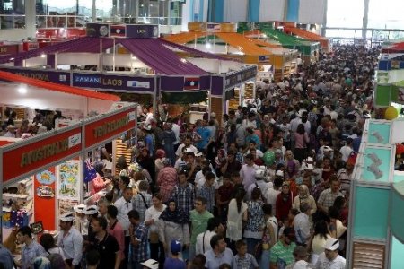 Türkçe Şöleni için birçok ilden insanlar İzmir'e akın etti