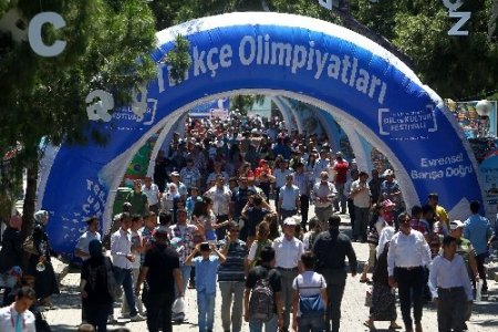 Türkçe Şöleni için birçok ilden insanlar İzmir'e akın etti