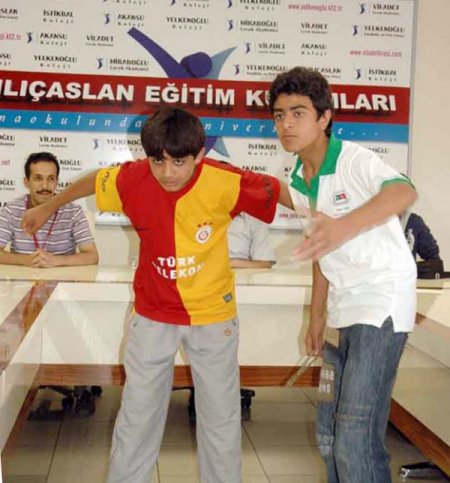 Türkçelerini Daha Da Geliştirmek İçin Ülkelerine Dönmediler